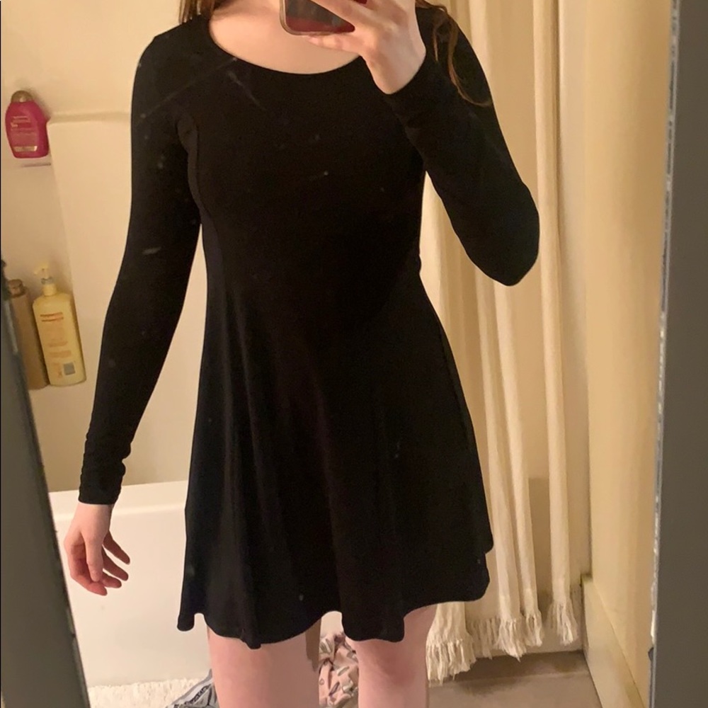 Long Sleeve Black lace up dress!
